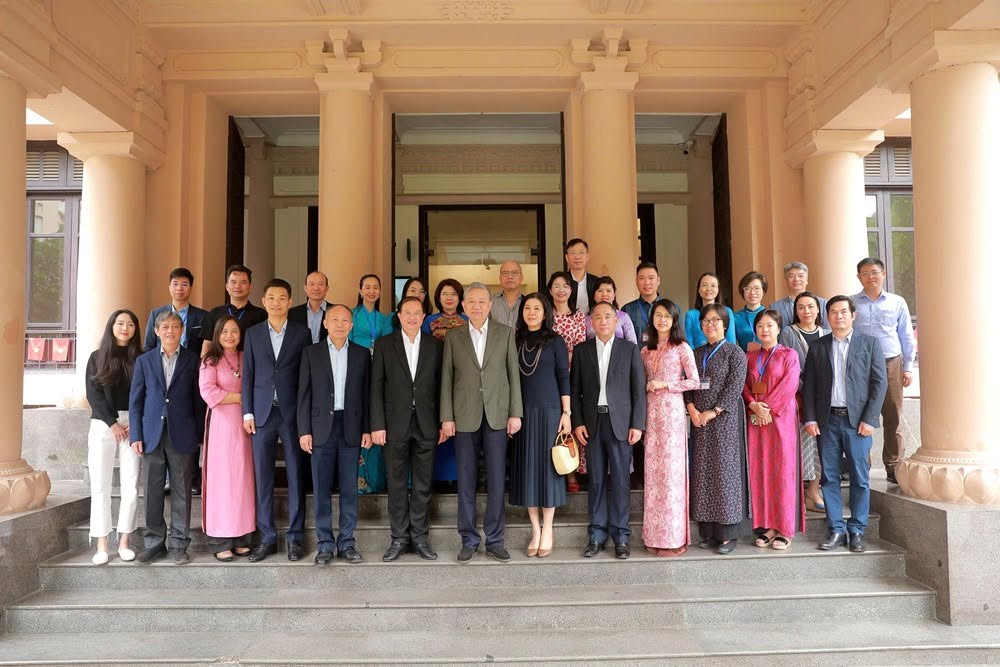 Triển lãm "100 năm mỹ thuật hiện đại Việt Nam" và Sách "Hồ Chí Minh trong nghệ thuật tạo hình"