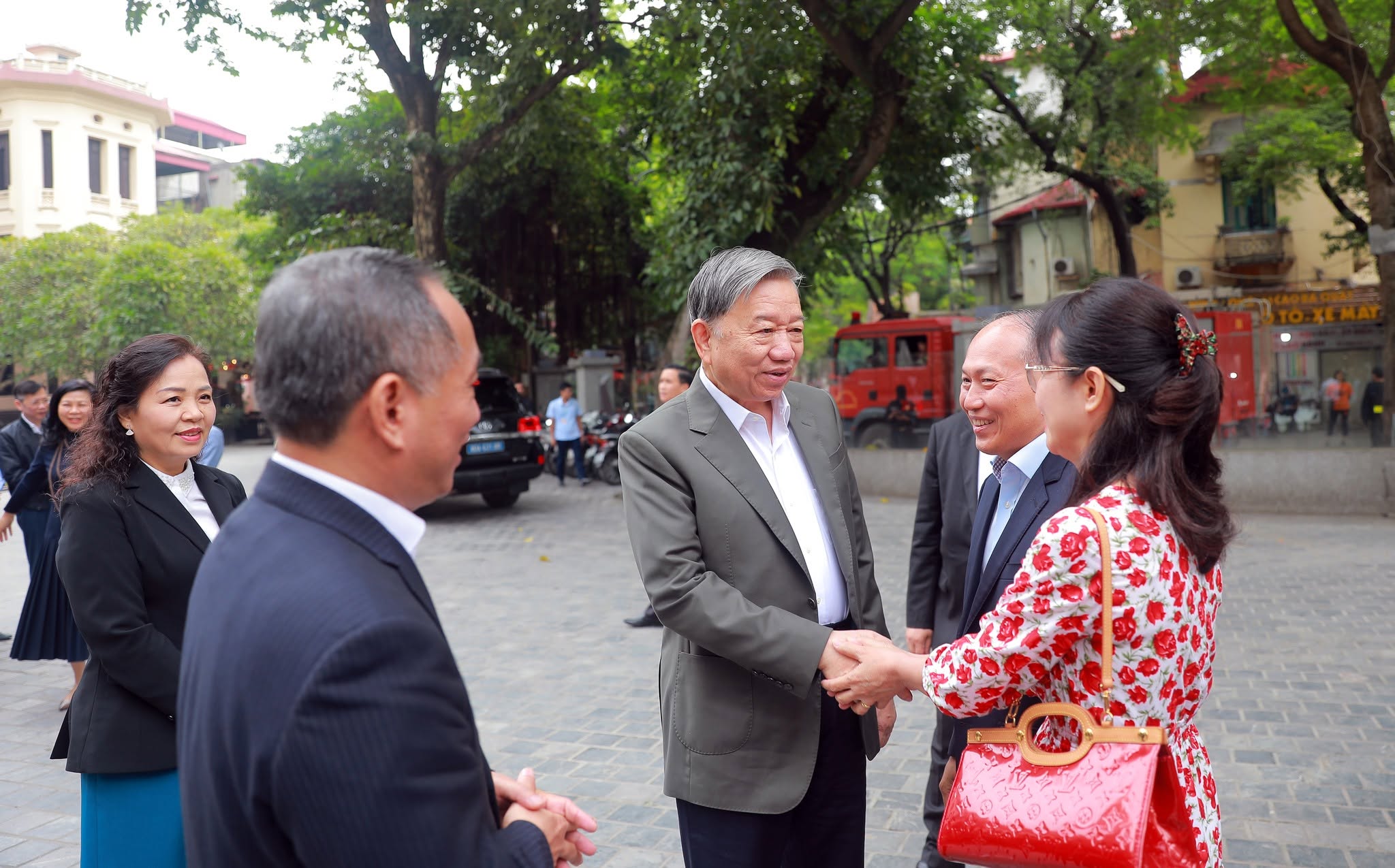 Triển lãm "100 năm mỹ thuật hiện đại Việt Nam" và Sách "Hồ Chí Minh trong nghệ thuật tạo hình" - 2