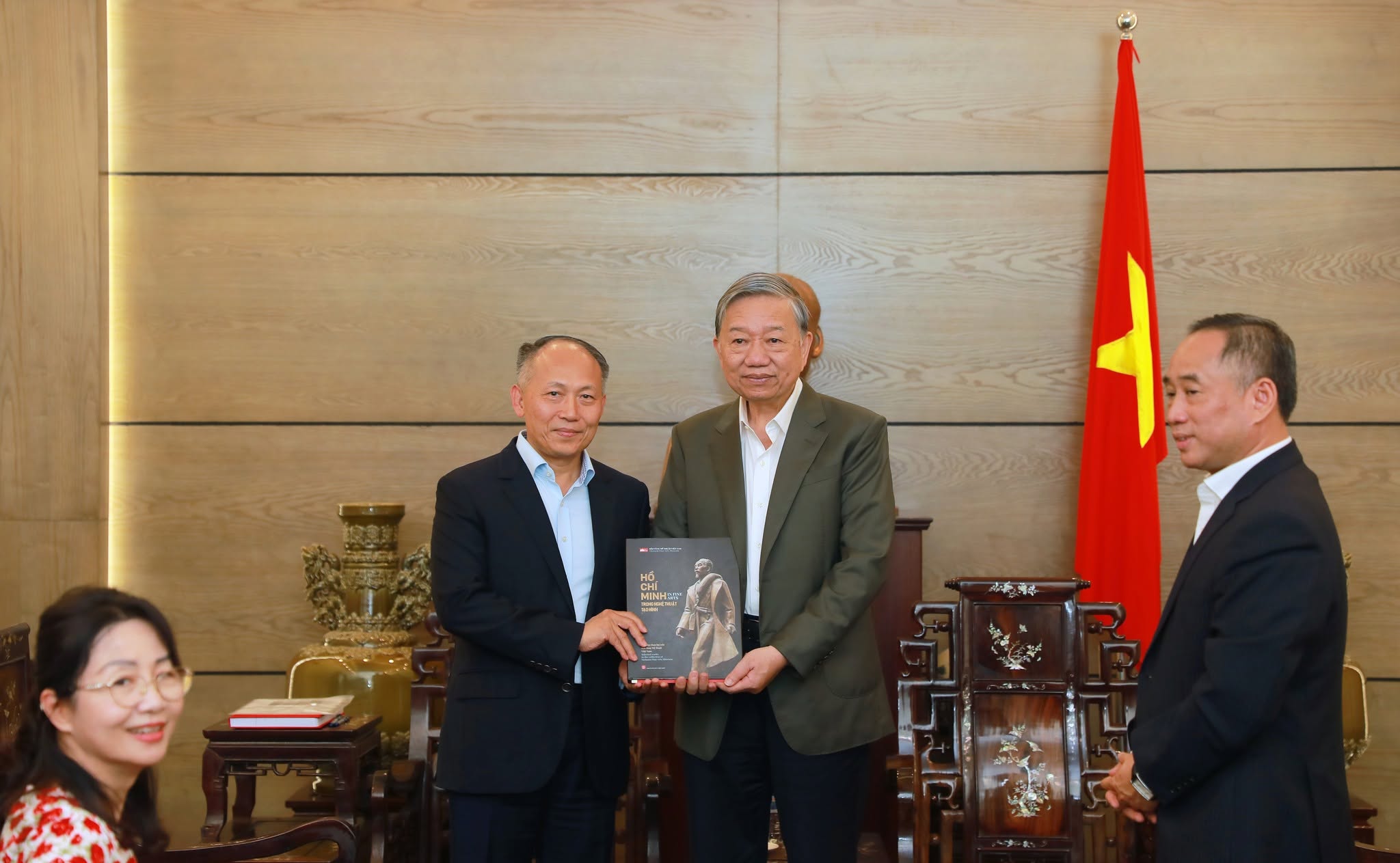 Triển lãm "100 năm mỹ thuật hiện đại Việt Nam" và Sách "Hồ Chí Minh trong nghệ thuật tạo hình" - 3
