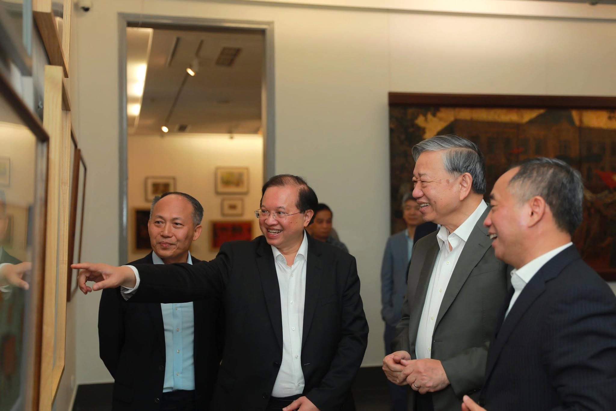Triển lãm "100 năm mỹ thuật hiện đại Việt Nam" và Sách "Hồ Chí Minh trong nghệ thuật tạo hình" - 15