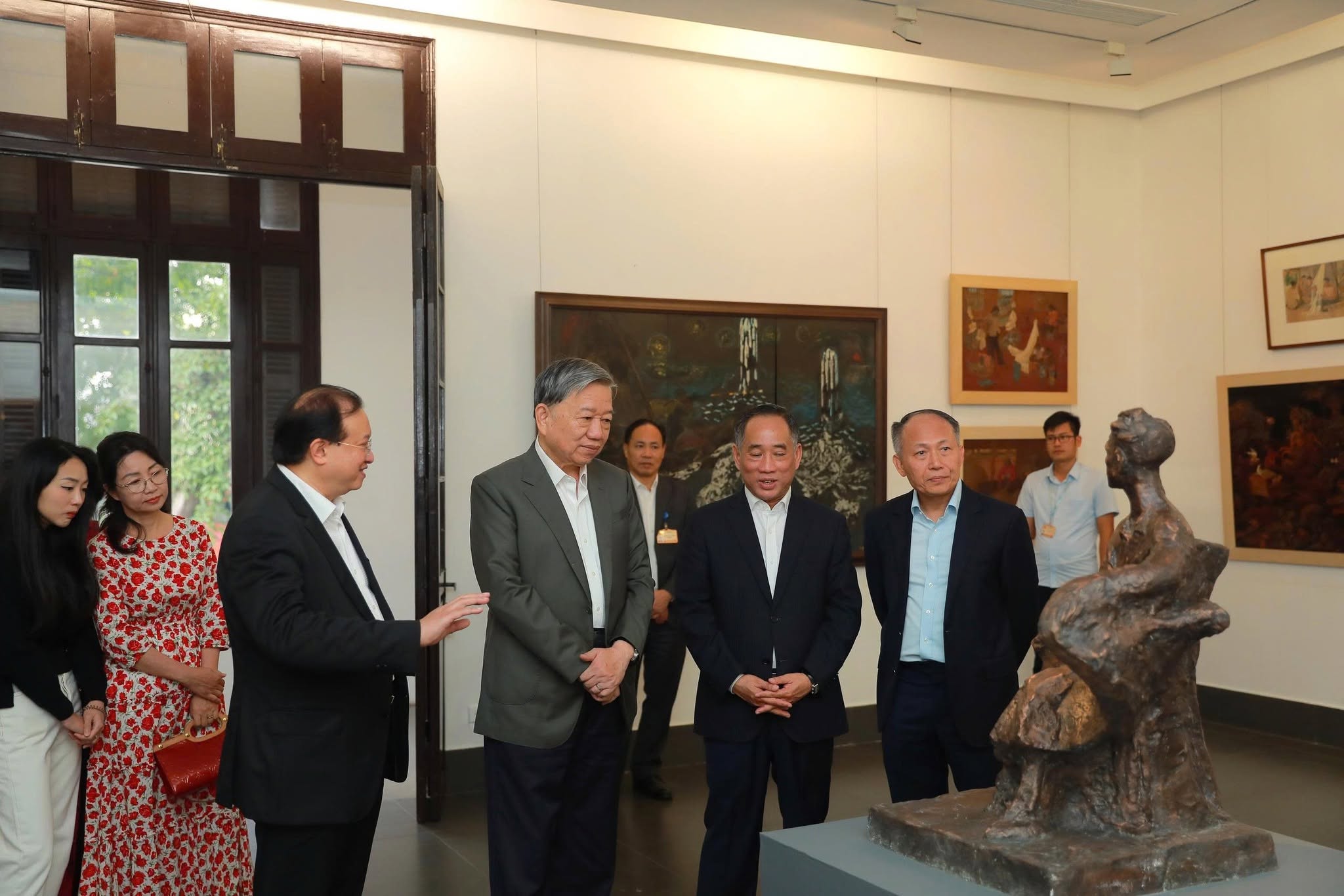 Triển lãm "100 năm mỹ thuật hiện đại Việt Nam" và Sách "Hồ Chí Minh trong nghệ thuật tạo hình" - 20