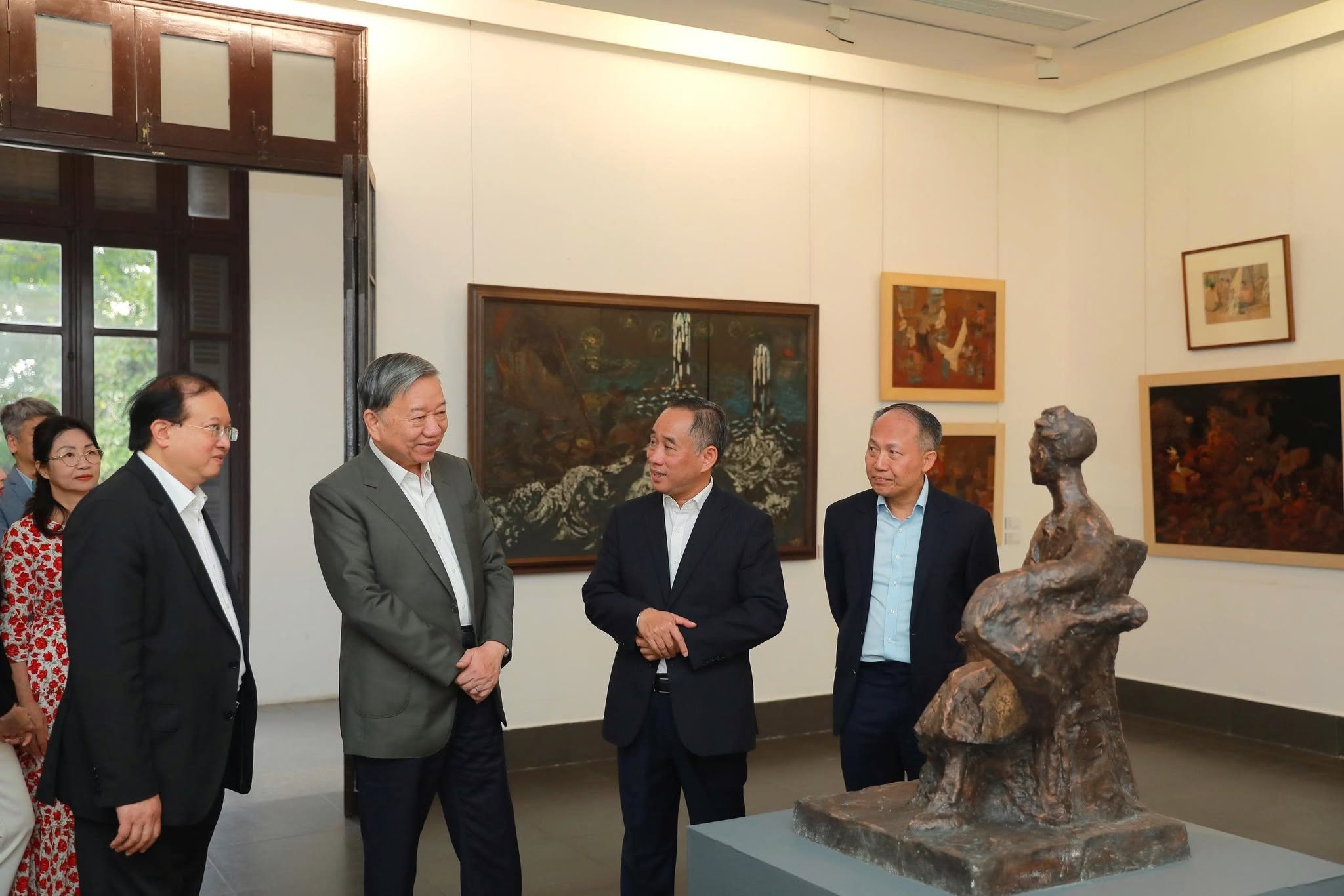 Triển lãm "100 năm mỹ thuật hiện đại Việt Nam" và Sách "Hồ Chí Minh trong nghệ thuật tạo hình" - 22